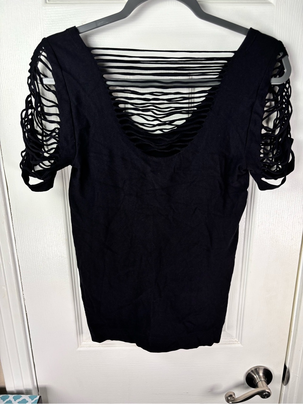 Black Women's Cutout Back & Sleeve Top Large - Picture 3 of 8